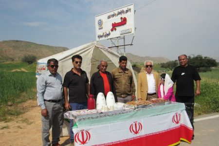 به مناسبت عید سعید فطر شهرداری عنبر برای پذیرایی از مهمانان نوروزی ایستگاه صلواتی برپا کرد .