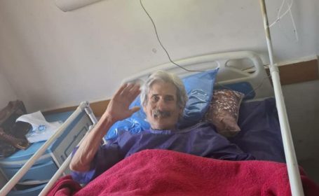 استاد نورالله مومن نژاد نوازنده پیشکسوت مسجدسلیمانی مورد عمل جراحی قرار گرفت