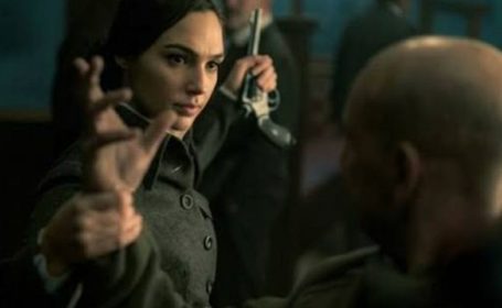 پشت پردهٔ رنگارنگ: گرداب سینما و قربانیان گمنام✍ علی عظیمی کیا پشت پردهٔ رنگارنگ: گرداب سینما و قربانیان گمنام✍ علی عظیمی کیا