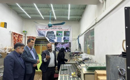 بازدید فرماندار و مدیر صندوق کارآفرینی امید از یک واحد تولیدی در مسجدسلیمان