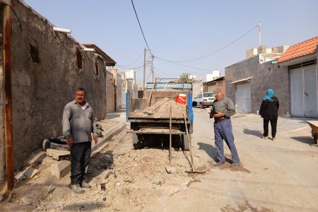 کارگران واحد عمران شهرداری مسجدسلیمان در گرمای طاقت‌فرسا، خدمت‌رسانی را متوقف نکردند