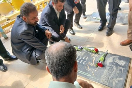 به مناسبت ۱۷مرداد روز خبر نگار ،آیین غبارروبی و عطرافشانی گلزار شهدای خبرنگار مسجدسلیمان برگزار شد همراه با تصاویر